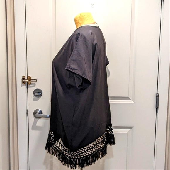 V Neck Woven Fringe Bottom Flutter Sleeve Tunic Black Long Blouse Curve 1X Shein - Picture 4 of 4